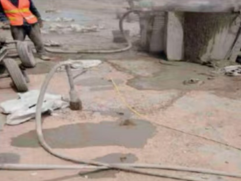 陆河水泥混凝土路面板底注浆技术 路面脱空注浆整治方案