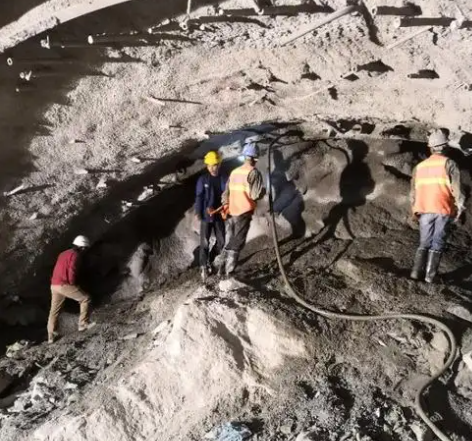 陆河拱顶带模注浆料的施工流程及注意事项